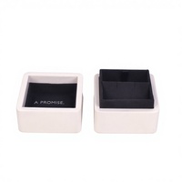 Boîte à bijoux en bois blanc brillant avec doublure en velours, logo personnalisé, boîte de rangement carrée de luxe pour bijoux, pour cadeau de demande en mariage