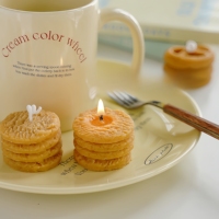 Bougie parfumée créative en forme de biscuit faite à la main Motif de fruits unique Cire de paraffine Cire d'abeille pour Bars Diwali Cadeau Nouveauté Biscuit