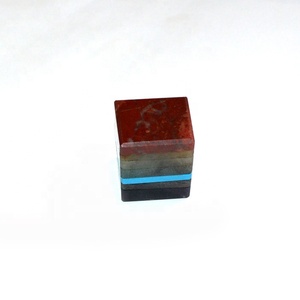 Cube de Chakra en Cristal Export Bonded - Couleurs Chakra - Décoration d'Intérieur - Thème Mascotte - Taille 50-70mm - Poids 100-200g - Product Image 1