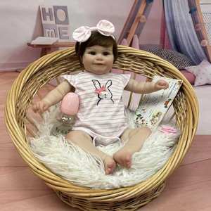 Poupée Reborn en Vinyle de <span class=keywords><strong>18</strong></span> Pouces pour Filles, Cheveux Bouclés Réalistes, Poupée Nouveau-né Réaliste avec Jeu d'Imitation et Décoration de Crèche - Product Image 3