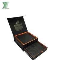 Favores de fiesta de boda de lujo personalizados en relieve caja de papel de caramelo reciclado ecológico Caja de regalo magnética de capas de doble puerta hecha a mano