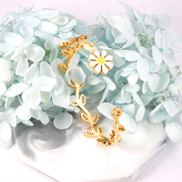 Ensemble de bijoux Flower Charm Kitty Snoopy en acier inoxydable pour femmes, boucles d'oreilles, collier, bracelet, design minimaliste doré