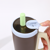 Bouteilles d'eau chaude en acier inoxydable en gros, tasses à café isothermes à double paroi sous vide avec poignée, couvercle rabattable et paille pour filles