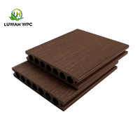 Co-extrusion extérieure Plancher de terrasse creux carré en WPC Plancher coiffé en relief