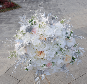 Boule de fleurs artificielles élégante pour mariage, boule romantique pour photomaton - Product Image 1