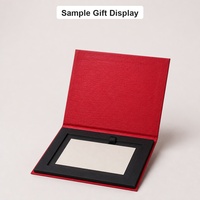 Boîte cadeau rigide rouge avec insert en carton noir pour cartes de vœux, invitations de mariage, messages de fêtes, style d'emballage de vente au détail