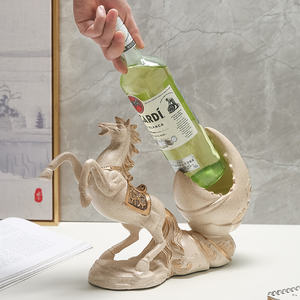 Inmediatley atraer riqueza adornos de caballo con alicates dinero estante de vino tinto nuevas artesanías de resina China decoraciones de gabinete de vino - Product Image 4