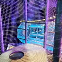 Equipo de juegos interior con temática de cine, toboganes LED, parque de trampolines y juegos interactivos para más de 100 personas