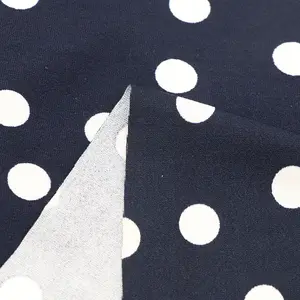 Kustom dicetak kain kaus tunggal polka dot rajutan poliester dicetak kain jersey untuk garmen musim panas