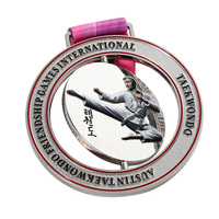 Versilberte 3D-Farbsprüh-Kick-Pose-Logo 360-Grad-drehbare Taekwondo-Medaillen aus Emaille-Metall-Zinklegierung, individuell anpassbare Medaille