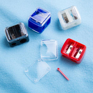 Taille-crayon à sourcils en plastique personnalisé, taille-crayon cosmétique à double trou - Product Image 2