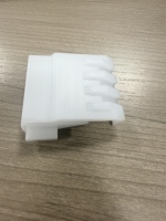 Service rapide de tournage et fraisage CNC sur mesure, disponible pour plastiques POM et PEEK (bleu, blanc, noir), de notre usine source avec 25 ans d'expérience. NDA disponible.