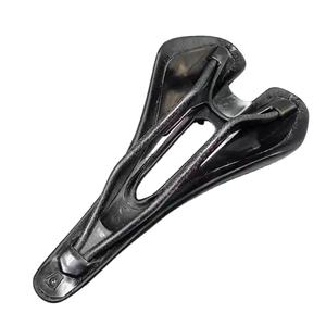 Fibra de carbono <span class=keywords><strong>MTB</strong></span>/Sillín de <span class=keywords><strong>bicicleta</strong></span> de carretera Cojín de asiento de <span class=keywords><strong>bicicleta</strong></span> transpirable hueco para hombres y mujeres - Product Image 6