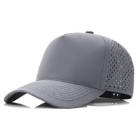 Casquette de sport pour homme en nylon à 5 panneaux découpée au laser, avec patch brodé, étiquette tissée, imperméable, personnalisable, pour le golf, avec logo en silicone