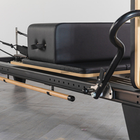 Reformer de Pilates con Marco de Aluminio Comercial y Barra Deslizante para Pies, Diseño Duradero para Uso Profesional en Estudios de Pilates