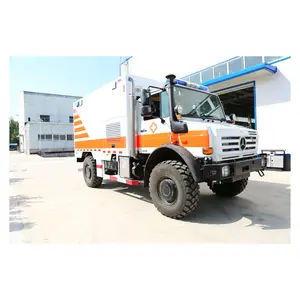 4 × 4 Unimog Ambulance