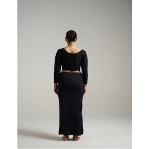 Falda de lencería premium con corte de sari para mujer, hecha de tela de poliéster suave, faldón interior con control de abdomen para ropa étnica - Product Image 3