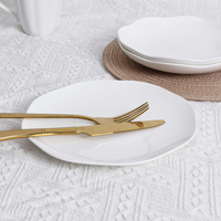 Assiette plate en porcelaine fine blanche irrégulière en osseporcelaine, idéale pour les mariages et restaurants – Meilleure vente