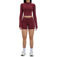 Ensemble de yoga avec veste à manches longues contrastante et short, coupe-vent à col montant et fermeture éclair, pour le yoga