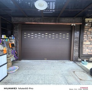 Porta Avvolgibile Motorizzata in Alluminio su Misura, Porta Isolata in Alluminio con Serranda Esterna per Magazzino e Garage - Product Image 4