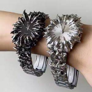 Reloj de Acero Inoxidable con Diseño Gótico Soldado, Cristal de Zafiro, Alabastro, Cuarzo Japonés, Estilo Y2K con Púas - Product Image 2