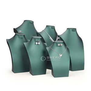 Ensemble de présentoirs à bijoux en plastique vert - Élégant présentoir pour colliers et boucles d'oreilles - Product Image 4