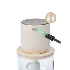 Picadora de Alimentos Eléctrica USB de 100W y 1500mAh con Recipiente de PET de 600mL, Recipiente Pequeño Adicional, Una Velocidad, 4 Cuchillas, Uso Inalámbrico - Product Image 4