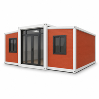 Maison conteneur moderne extensible pour l'hébergement des clients de complexe hôtelier, cabane pliable effet bois avec porte coulissante pleine hauteur