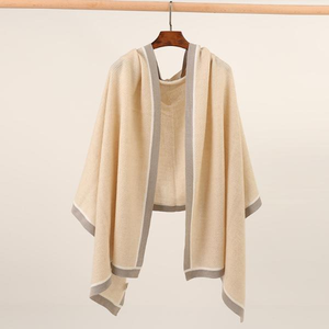 Poncho de punto con logotipo personalizado, ribete en contraste, marca privada, chal largo de invierno - Product Image 1