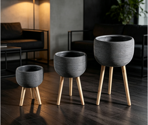Ensemble de 3 pots de plantes sur trépied arrondi, jardinière moderne sur pieds en bois, conteneur décoratif pour plantes d'intérieur et d'extérieur - Product Image 1