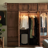 Armoire en Noyer Brun Riche avec Porte Vitrée et Tringle à Vêtements Éclairée par LED pour Projets de Suites de Chambres de Villas de Luxe