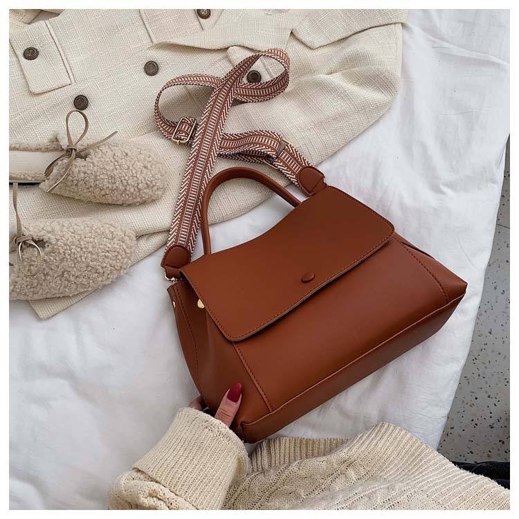 สีน้ำตาล