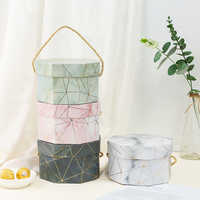 Coffrets cadeaux de forme irrégulière Motif imprimé en marbre Emballage décoratif Boîtes de fleurs Emballage de bonbons avec poignée