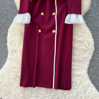 Robe décontractée élégante pour femmes, tricotée, à manches longues, avec ceinture à la taille, col contrasté et poignets à volants, pour un usage quotidien