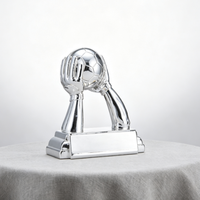 Trophée de football en résine sur mesure fabriqué par le fabricant, idéal pour les événements sportifs et peut servir de souvenir ou de cadeau