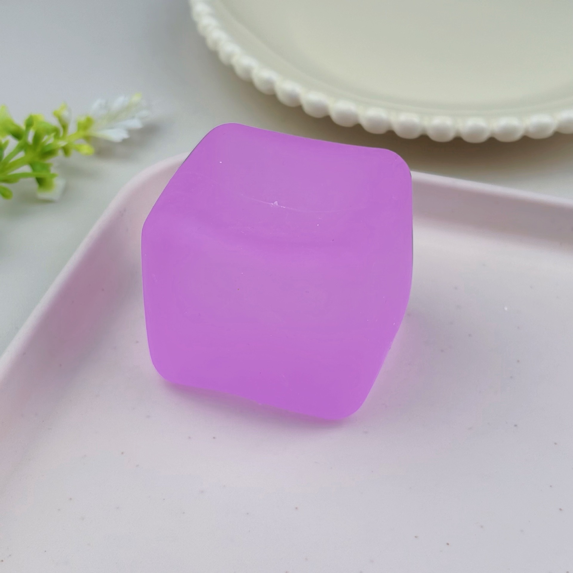 Glaçons de maltose violet givré de 4,5 cm