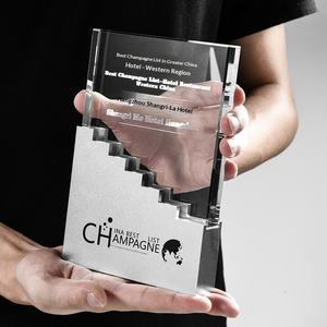 Trofeo Creativo en Forma <span class=keywords><strong>de</strong></span> Libro <span class=keywords><strong>de</strong></span> Cristal Rojo, Medalla con Escalones, Grabado Láser Personalizado, Diseño <span class=keywords><strong>de</strong></span> <span class=keywords><strong>Estrella</strong></span> <span class=keywords><strong>de</strong></span> <span class=keywords><strong>Cinco</strong></span> Puntas - Product Image 2