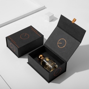 Scatole da Profumo di Lusso Nere per Confezioni Regalo con Logo Personalizzato e Chiusura Magnetica da 30ML 50ML 100ML <span class=keywords><strong>in</strong></span> Carta per Cosmetici - Product Image 1