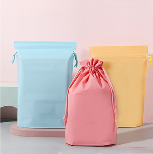 Bolsa de Almacenamiento con Cordón de CPE de Color Sólido, 21x29cm, al por Mayor, con Logotipo Personalizado Impreso, Bolsa de Plástico Mate con Cordón para Regalos y Cosméticos - Product Image 2