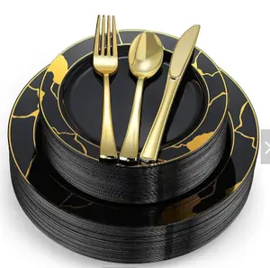 批发黑色金色大理石塑料一次性餐具沙拉/甜点盘，配有叉子、刀、勺子、杯子、餐巾