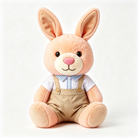 Adorable lapin en peluche, poupée en peluche, style preppy, chemise kaki, pantalon à bretelles, tenue douce, jouet en peluche de haute qualité