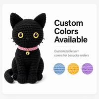 Peluche tricotée chat noir en gros, jouet en peluche tricoté chat noir pas cher, poupée chat noir tricotée personnalisée