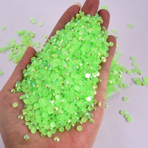 Oleeya Wholesale Jelly Lt. Peridot AB Strass en résine 2mm 3mm 4mm 5mm 6mm Pierres de cristal à dos plat non thermocollantes pour loisirs créatifs - Product Image 3