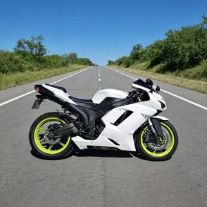 Kawasaki ZX-6R 636cc Supersport à double usage - Déplacements en ville et journées sur circuit du week-end - Motos à essence - Product Image 1