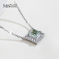 Collar con Colgante de Diamante Sintético Certificado por IGI, Oro Blanco de 9K, Corte Princesa, Diamante Verde de Laboratorio con Halo