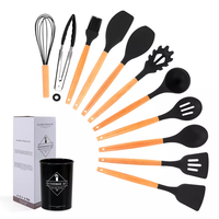 Vente en gros de 12 pièces d'accessoires de cuisine et d'outils de cuisine avec poignées en bois Ustensiles de cuisine en silicone Cuisine alimentaire Utilisation de cocina
