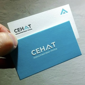 Carte de visite bleue gaufrée de la société Senate Consulting Group avec logo personnalisé, options de carton couché/double face, impression offset - Product Image 2