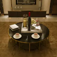 Mesa de centro redonda de acero inoxidable con textura brillante, estilo de lujo, dorado, con vidrio negro