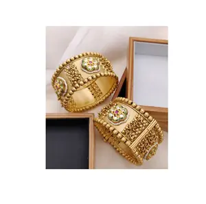 印度最新的仿古金可开启手镯，外观优雅时尚珠宝手镯和手镯