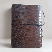 Couverture de carnet personnalisée en cuir PU effet crocodile de qualité supérieure, pliable en trois, rechargeable, avec sangle, cadeau de luxe, cordon élastique en gros